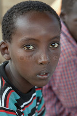 Kakuma  Kenia  ein Junge im Portraet