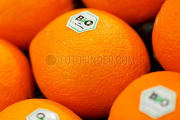 Berlin  Deutschland  Orangen mit EG-Bio-Siegel auf der Fruit Logistica 2011