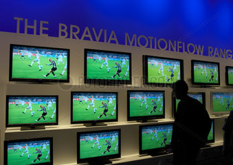Berlin  Deutschland  Sony zeigt Flachbildschirme der neuesten Generation auf der IFA 2009