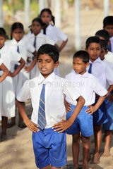 Navatkerny  Sri Lanka  Schueler beim Morgenappell