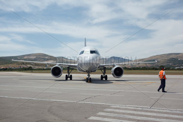 Kastela  Kroatien  Passagiermaschine am Flughafen Split-Kastela