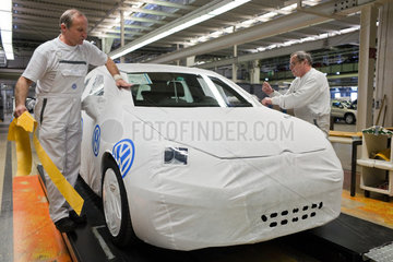 Wolfsburg  Deutschland  VW-Werk  Produktion des Golf 6 und des Tiguan  Verpackung fuer den Seetransport