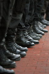 Posen  Polen  Stiefel von Polizisten bei einer Demonstration