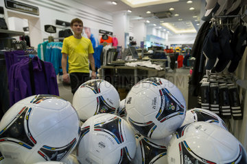 Lemberg  Ukraine  Replikate des offiziellen Turnierball der UEFA EURO 2012  dem adidas Tango 12
