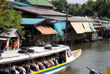 Bangkok  Thailand  Touristenboot in den Khlongs