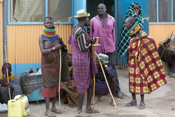 Kakuma  Kenia - Strassenszene in Kakuma. Einheimische Turkana people.