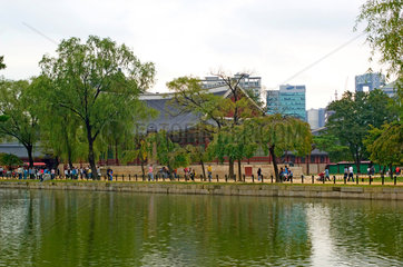 Seoul  Suedkorea  Palastsee im Gyeongbokgung Palast