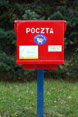 Kolberg  Polen  ein roter Briefkasten der Polnischen Post