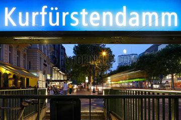 Berlin  Deutschland  U-Bahneingang Kurfuerstendamm am Kudamm