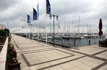 Rostock  Deutschland  Yachthafen vor dem Hotel Yachthafenresidenz Hohe Duene