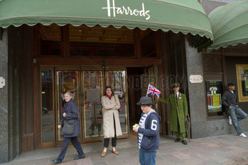 London  Grossbritannien  Harrods  eines der beruehmtestens Kaufhaeuser der Welt