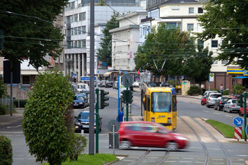 Essen  Deutschland  Strassenverkehr in der Essener Innenstadt