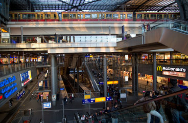 Berlin  Deutschland  Innenansicht des Berliner Hauptbahnhofs