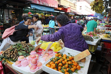 Hong Kong  China  Obstverkauf auf einem Wochenmarkt