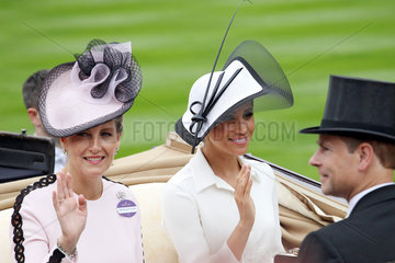 Royal Ascot  Grossbritannien  Sophie  Herzogin von Wessex (links) und Meghan  Herzogin von Sussex