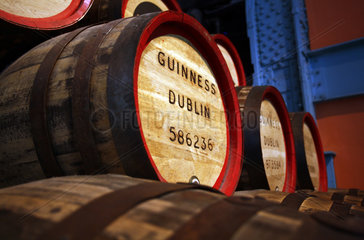 Dublin  Irland  hoelzerne Bierfaesser
