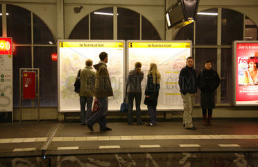 Goerlitzer Bahnhof der U-Bahnlinie 12 im Stadtteil Kreuzberg in Berlin  Deutschland