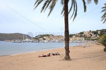 Port de Soller  Spanien  der Strand von Port de Soller auf Mallorca