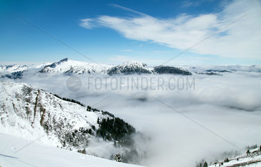 Oberstdorf  Deutschland  Alpenpanorama mit Nebel