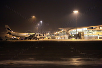 Vantaa  Finnland  Maschine der Fluggesellschaft Finnair am Terminal des Helsinki Airport
