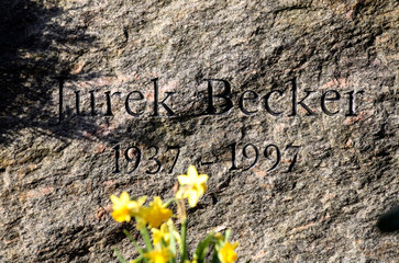 Sieseby  Grab und Grabstein des bekannten deutschen Schriftstellers Jurek Becker