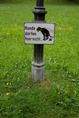 Amorbach  Deutschland  Verbotsschild fuer Hundekot