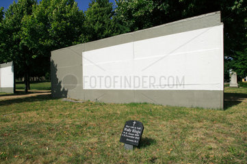 Berlin  Deutschland  Reste der Berliner Mauer auf dem Invaliden Friedhof