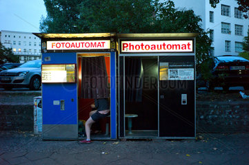 Berlin  Deutschland  Fotoautomat an der Kastanienallee am Prenzlauer Berg