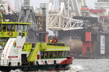 Hamburg  Deutschland  eine HVV-Faehre im Hamburger Hafen
