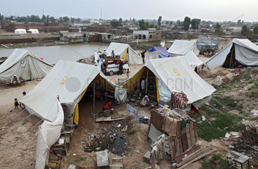 Nowshera  Pakistan  Zeltstadt fuer Fluechtlinge des Hochwassers