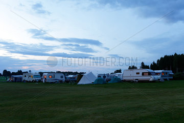 Storsa Lesjoen  Schweden  Zelte und Campingmobile auf einem Campingplatz