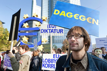 Frankfurt am Main  Deutschland  Anhaenger der Occupy-Bewegung demonstrieren vor der EZB