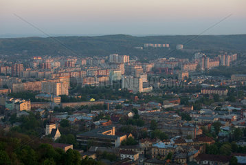 Lemberg  Ukraine  Ausblick von Wysokyi Samok Richtung Nord-Westen bei Sonnenaufgang