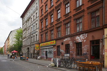 Berlin  Deustchland  Altbauten in der Naunynstrasse in Berlin-Kreuzberg