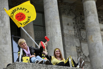 Berlin  Deutschland  Demonstranten bei der Anti-Atomkraft-Demo