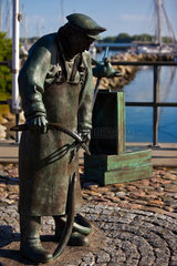 Maasholm  Deutschland  die Bronzefigur Peter Aal