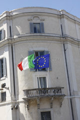 Italienische und Europaeische Fahne