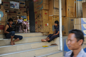 Yangon  Myanmar  Fachhaendler fuer Elektrowaren im Zentrum