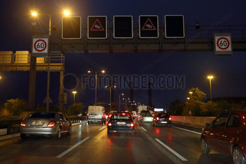 Berlin  Deutschland  zaehfliessender Verkehr auf der Stadtautobahn A 100