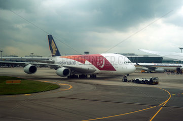 Singapur  Republik Singapur  Flugzeuge auf dem Vorfeld des Flughafen Changi