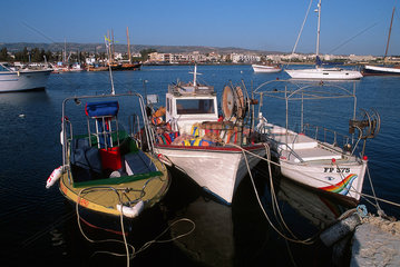 Republik Zypern - Fischerboote im Hafen von Paphos
