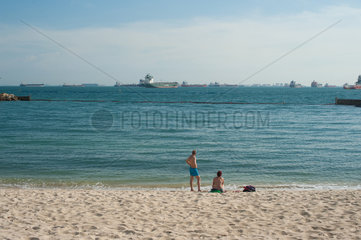 Singapur  Republik Singapur  Asien  Besucher am Tanjong Strand auf Sentosa