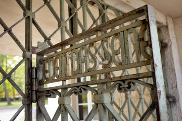 Buchenwald  Deutschland  Eingang zur Mahn- und Gedenkstaette Buchenwald