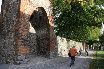 Bernau  Stadtmauer bei Tag