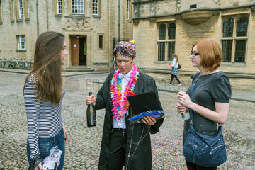 Oxford  Grossbritannien  Studenten feiern ihren Abschluss