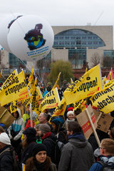 Berlin  Deutschland  Global Climate March vor dem Kanzleramt