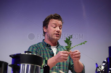 Berlin  Deutschland  Starkoch Jamie Oliver  bei einer Produktpraesentation von Philips auf der IFA 2012