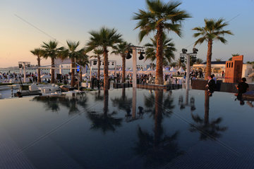 Dubai  Vereinigte Arabische Emirate  Private Beachclub Party am Strand von Dubai