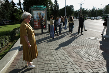 Minsk  Weissrussland  Bushaltestelle am Platz des Sieges