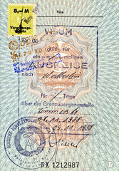 Berlin  Deutschland  Reisepass der DDR mit Ausreisevisum